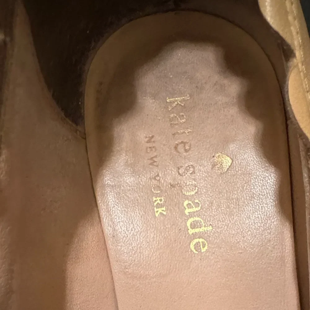 Kate Spade size 7.5 leather pumps Yasmin leather scalloped block heel pumps nude